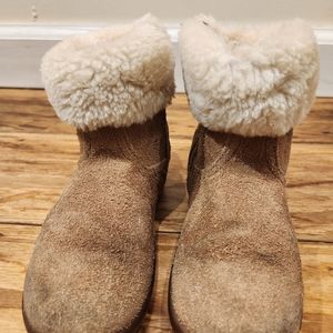 Ugg brown boots size 9 Kids